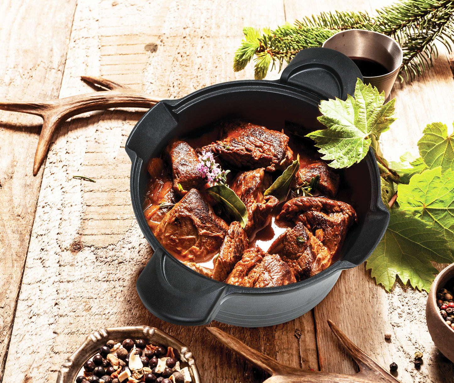 MASTERPAN 5QT Nonstick Stock & Pasta Pot9-Inch (23cm) Pot with Glass Lid & Built-in Strainer, Non-Stick Cookware for Boiling, Simmering & One-Pot Meals |The Trendora Vault|